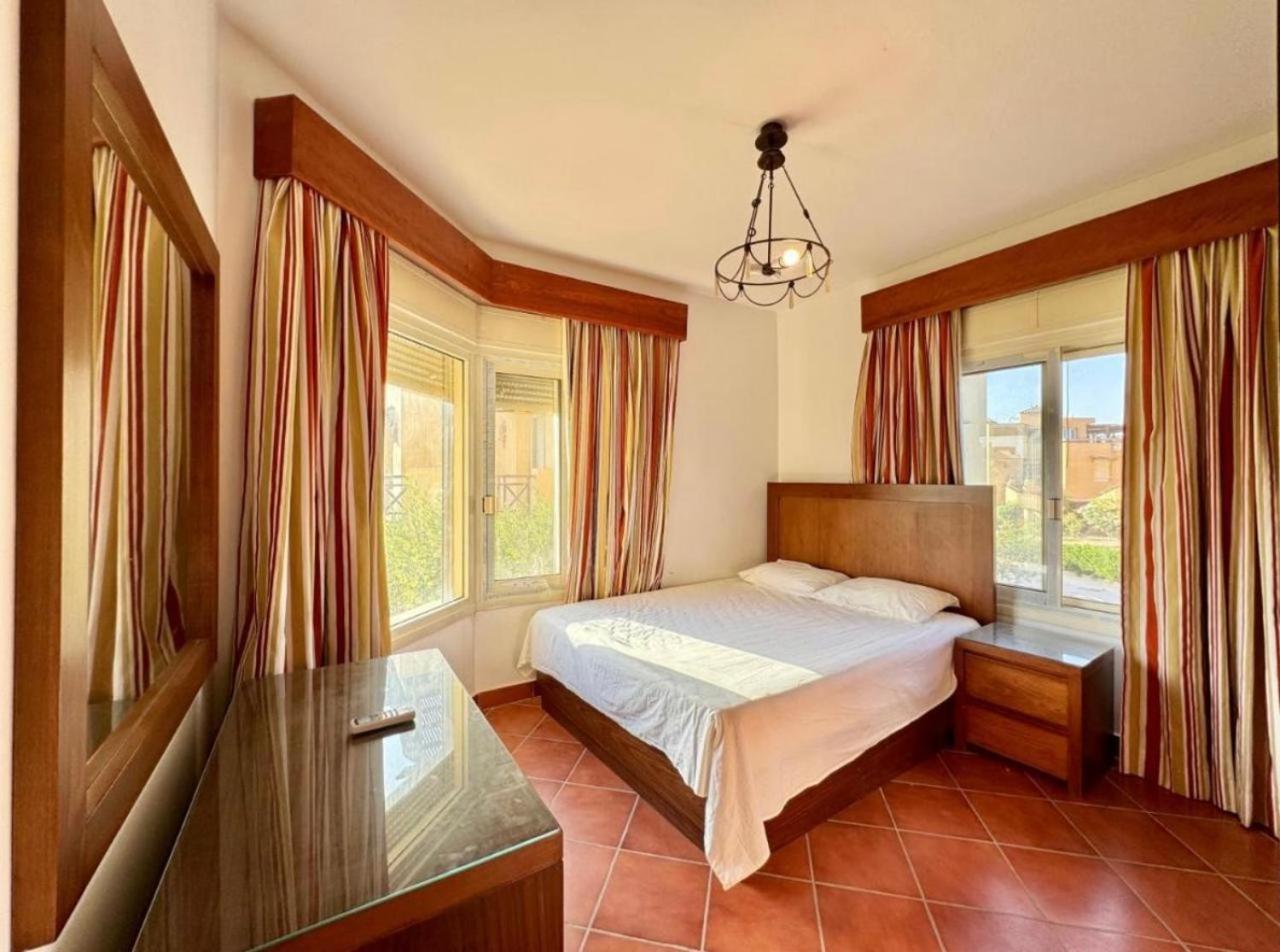 A Sea View Spacious Cheering 5 Bedroom Villa Ain Sokhna "Ain Bay" فيلا كاملة للإيجار قرية العين باي Ain Sukhna Exterior foto